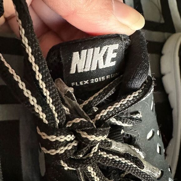 Nike Flex 2015 Run Athletic Shoe - Picture 7 of 9